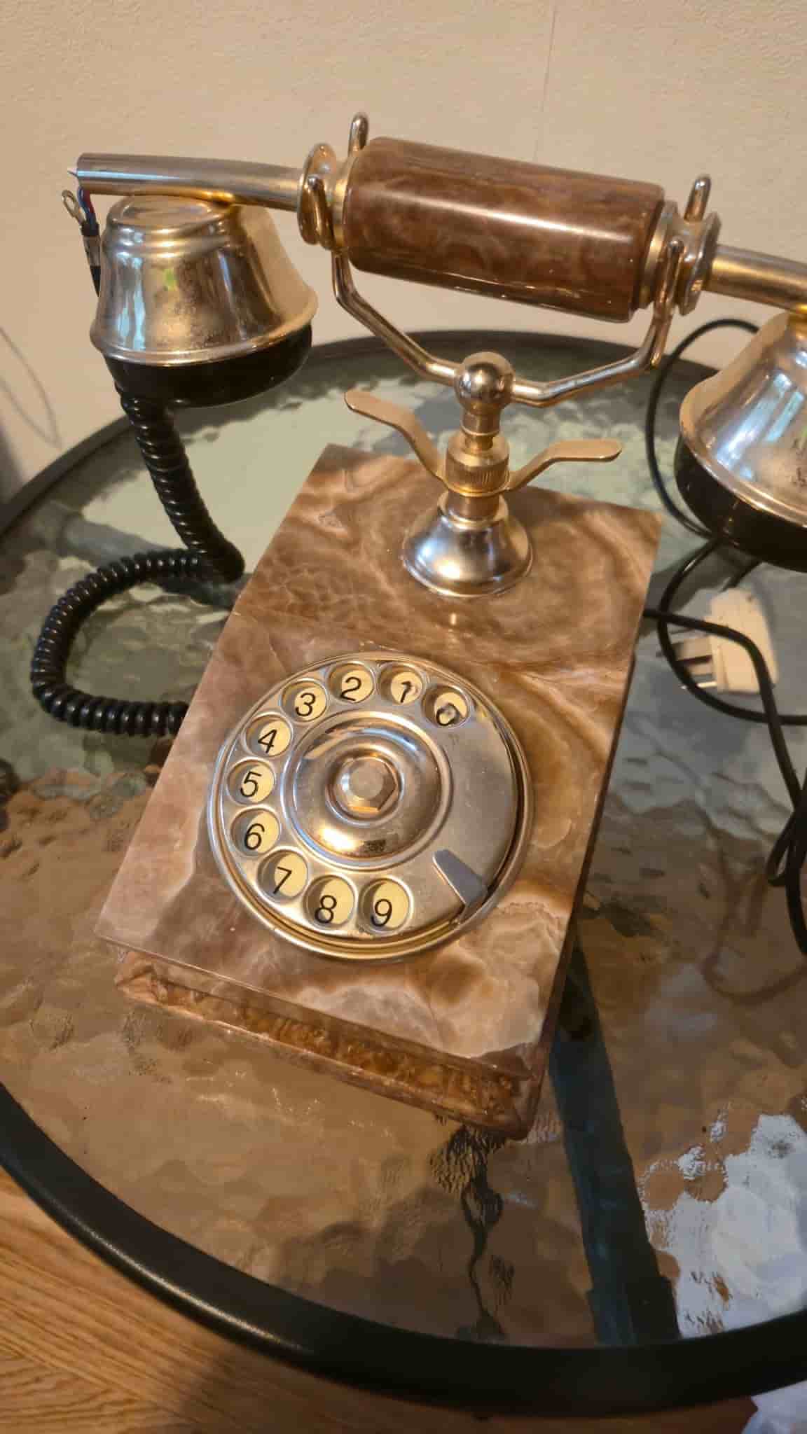 Vintage retrotelefon i äkta sten / onyx-look – tung & exklusiv modell, Italien?