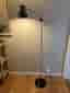 Retro golvlampa 70-tal vinröd metall – justerbar arm – vintage