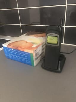 Nokia 8110, i fint skick, i kartong tillsammans med laddare