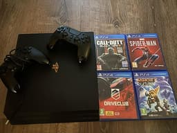 Playstation 4 inkl 4 spel