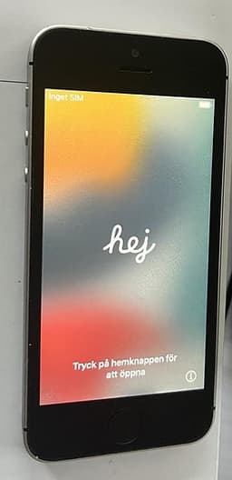 Iphone SE i nyskick använd som nödtelefon. Nytt batteri