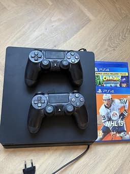 playstation 4, två kontroller