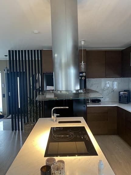 Köksflkt med motor – stilren & effektiv