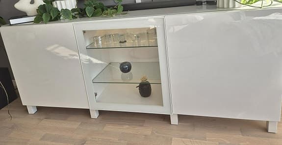 Byrå BESTÅ  från Ikea 180×42×74 mglasskiva och ledbelys