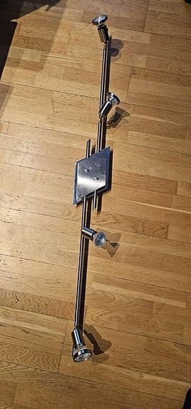 Silvrig spotlight skena från Eglo