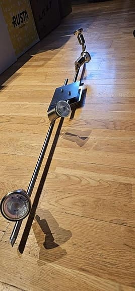 Silvrig spotlight skena från Eglo