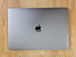 MacBook Pro (13 tum, M2, 2022)