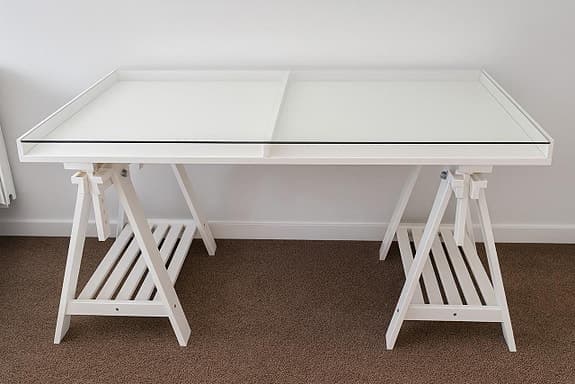 IKEA skrivbord i glas + ergonomisk kontorsstol