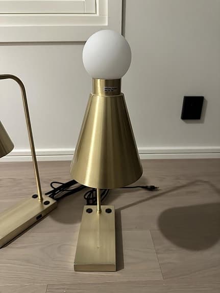 bordslampa globenlighting mässing