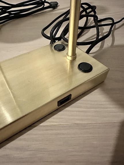 bordslampa globenlighting mässing