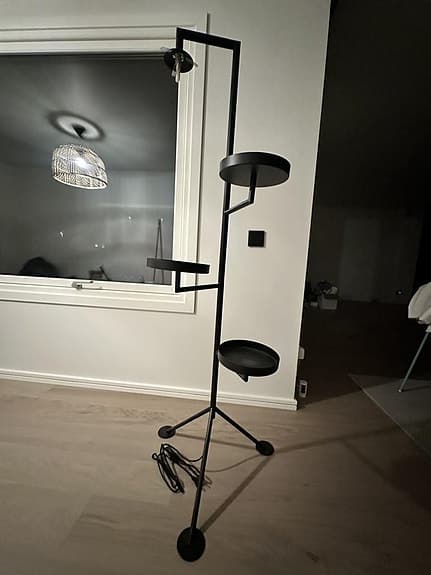 golvlampa globenlighing