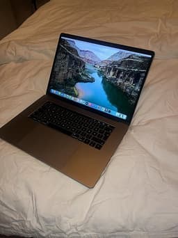 MacBook Pro 15” (2018) Touchbar