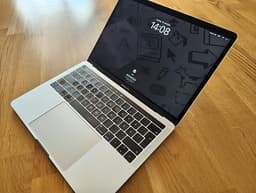 Macbook Pro 13" - i7 / 16GB / 1 TB (2019, modell 15.2)