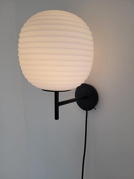 new works vägglampa