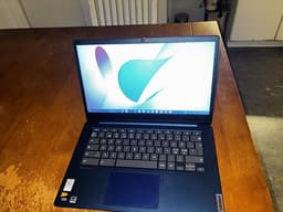 Lenovo IdeaPad Slim 3 Chromebook (14IRU8).