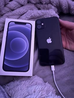 Iphone 11 128GB (Sprucken skärm behöver lagas)