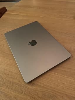 MacBook Pro 14” M3 (2023) – Space Gray – 8 GB / 512 GB