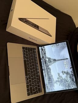 MacBook Pro 13” Touch Bar – Mycket fint skick