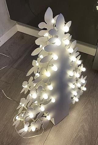 Ljusträd i vit metall