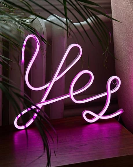 Lampa neonliknande YES Lagerhaus