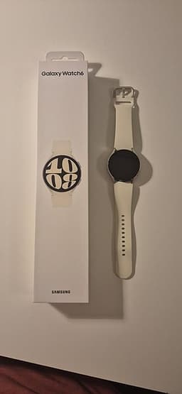 säljer Samsung Galaxy Watch 6; köpt i början av 2025