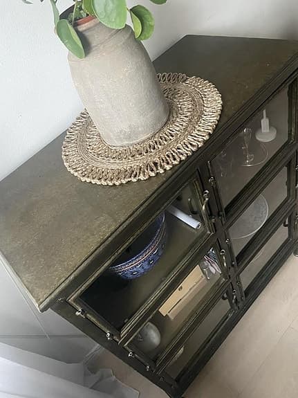 Byrå/ Skåp i metal