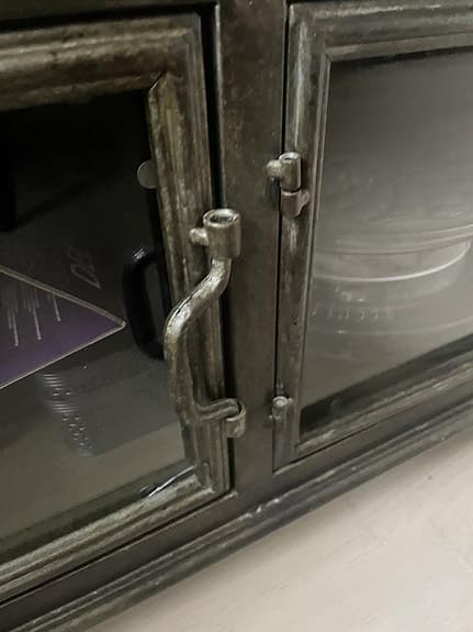 Byrå/ Skåp i metal