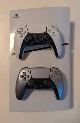Playstation 5 + 2 handkontroller