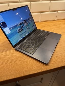 MacBook Air M2 – 16GB RAM / 256GB SSD – Fint skick!