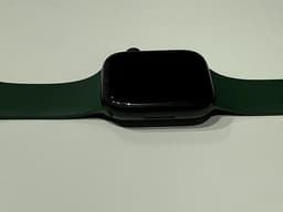 Apple Watch 7 45mm med sportband - fint skick!