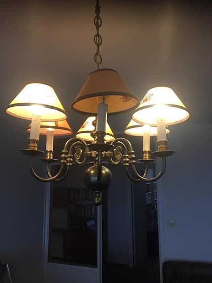 Malmkrona Sexarmad med belysning och handmålade skärmar H