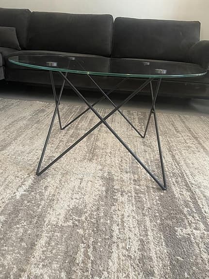 Snygg soffbord i glas till salu!