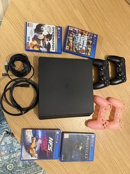 Playstation 4 Slim + 2 originalkontroller + 4 spel