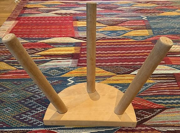 Trebent pall i ljust trä