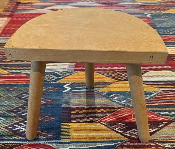 Trebent pall i ljust trä