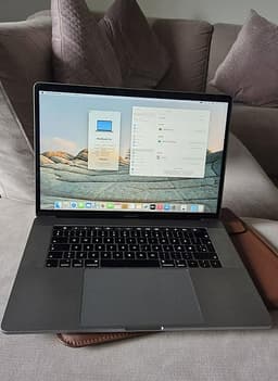 Macbook Pro 15" Retina 2018 /Core i7/4GB Radeon Pro Ghrapics