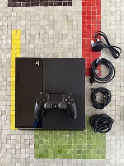 PlayStation 4 – 500GB med handkontroll + kablar