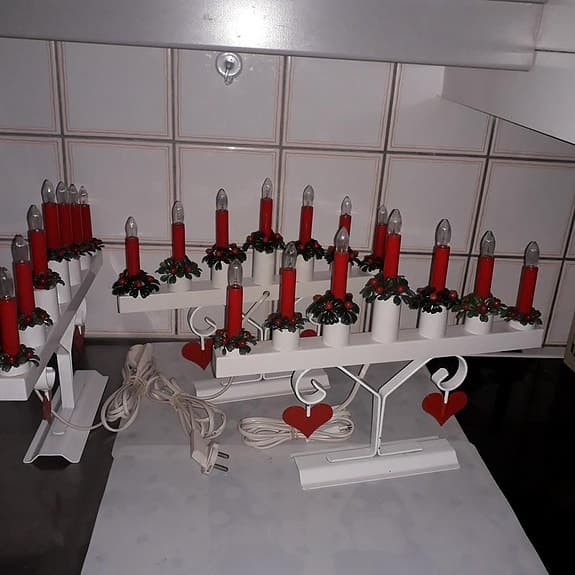 Retro ADVENTSLJUSSTAKE / JUL 870 / 3st, VIT SMIDE, RÖDA LJU