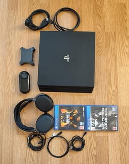 PS4 PRO med tillbehör
