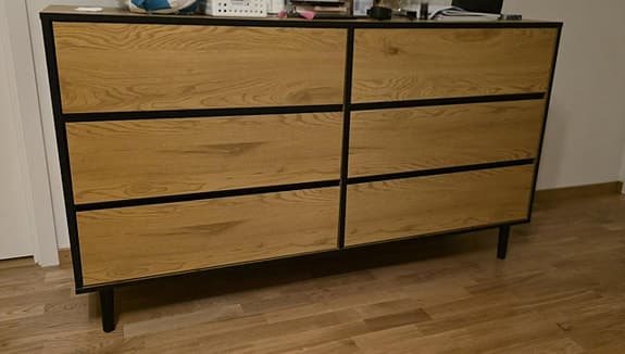 Byrå ODENSE 3+3 lådor varm ekfärgad/svart