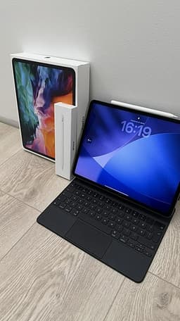 iPad Pro 12.9” + magic keyboard + pencil