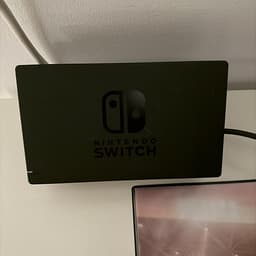 Nintendo switch med 9 spel och 3 kontroller
