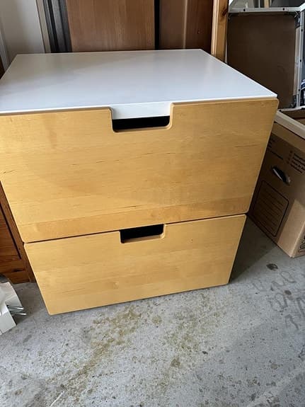 Stilren och stabil byrå i toppskick