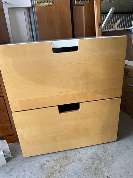 Stilren och stabil byrå i toppskick