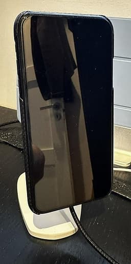 Iphone Xr med mobil laddare från Pitaka