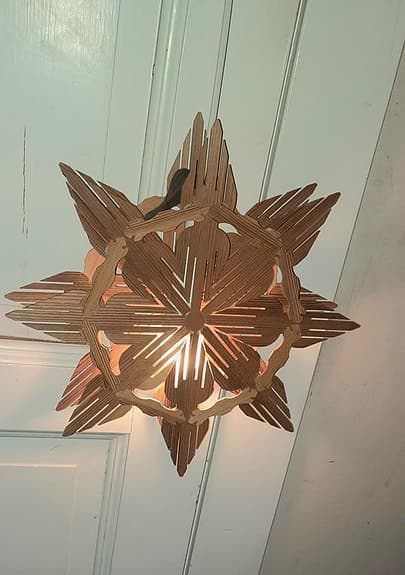 adventsstjärna tillverkad i furuspån 31 cm i diameter