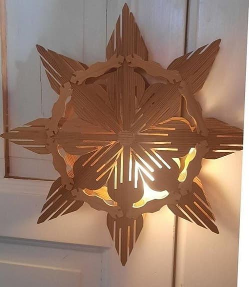 adventsstjärna tillverkad i furuspån 31 cm i diameter