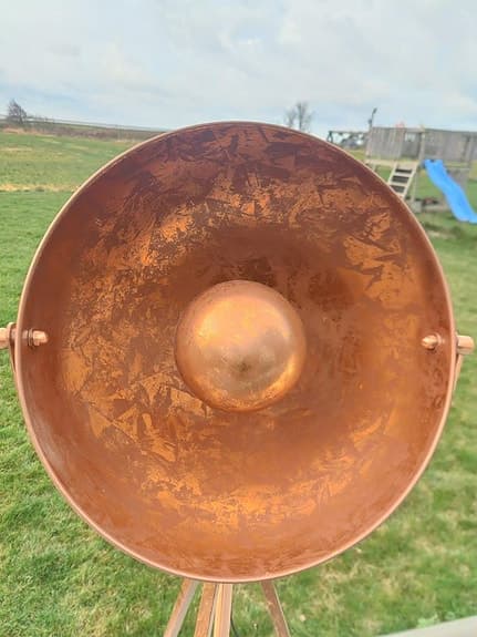 kopparfärgad golv lampa