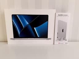 MacBook Pro 14″ M2 Max, 32 GB RAM, 1 TB SSD - Mint!