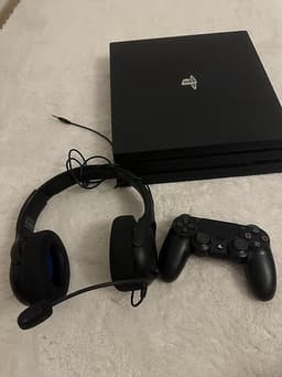 Ps4 Pro 1TB med kontroll och headset